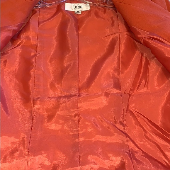 LESuit Coral Blazer 100% Polyester Like New. - Picture 5 of 6